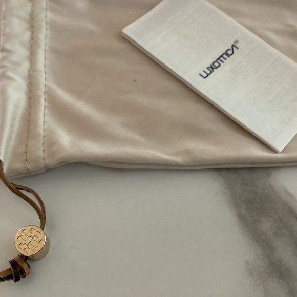 NWT.   Tory Burch sunglasses - Picture 6 of 16